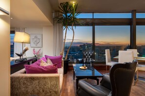 2 bars/lounges, lobby lounge