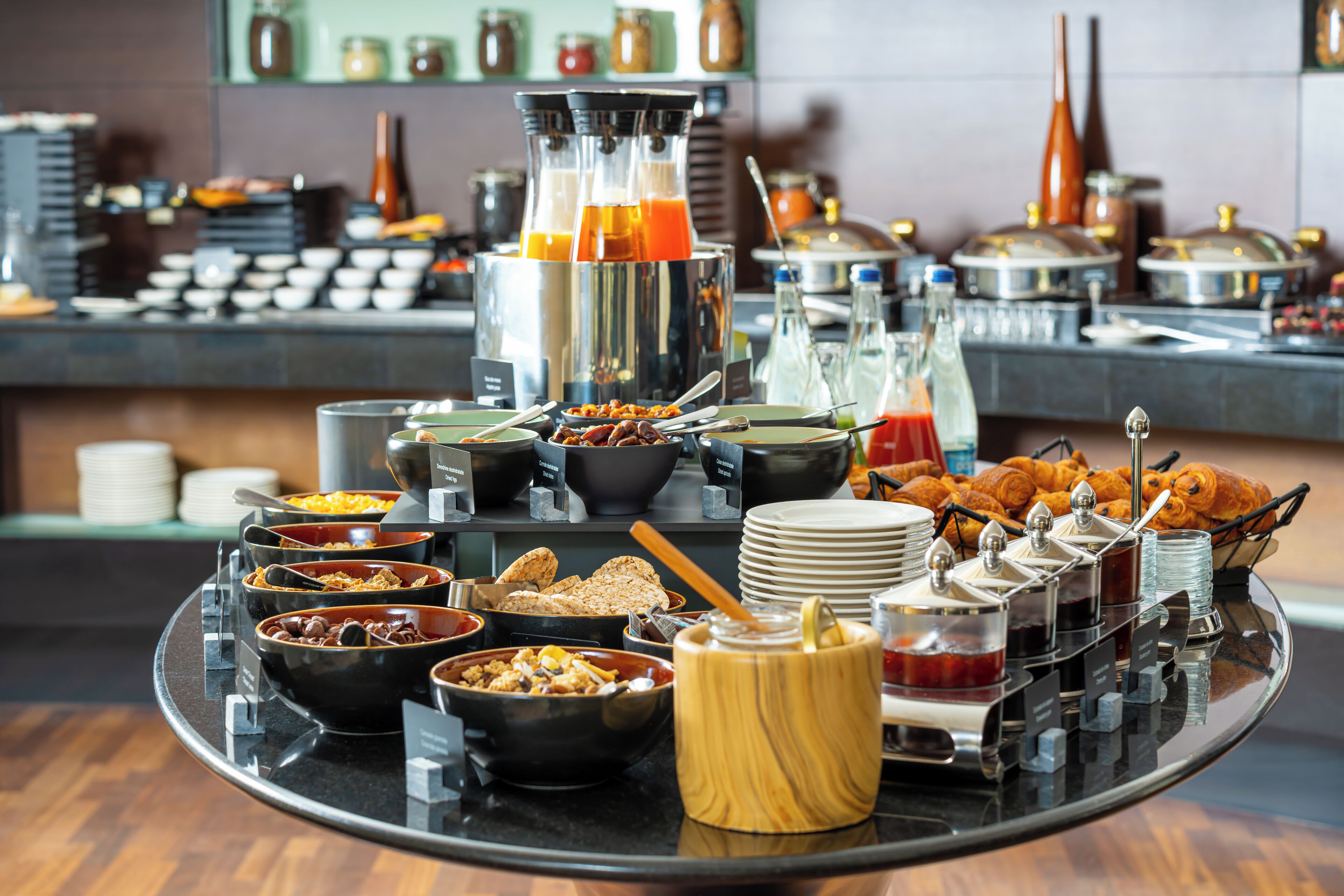 Buffet déjeuner servi tous les jours en supplément