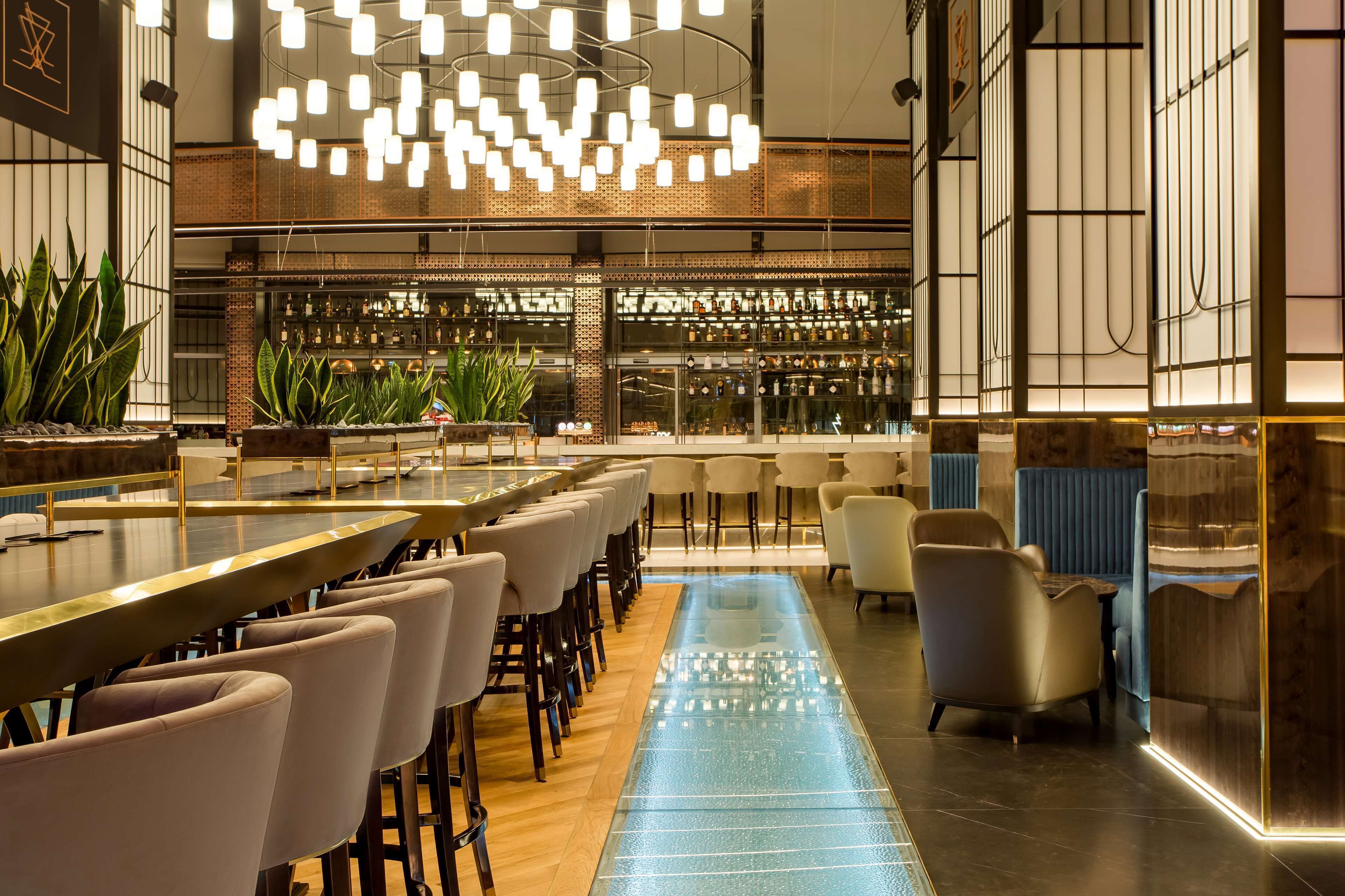 4 restaurants, breakfast served