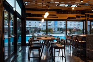 4 restaurants, breakfast served - Radisson BLU Bucharest (Bucharest)