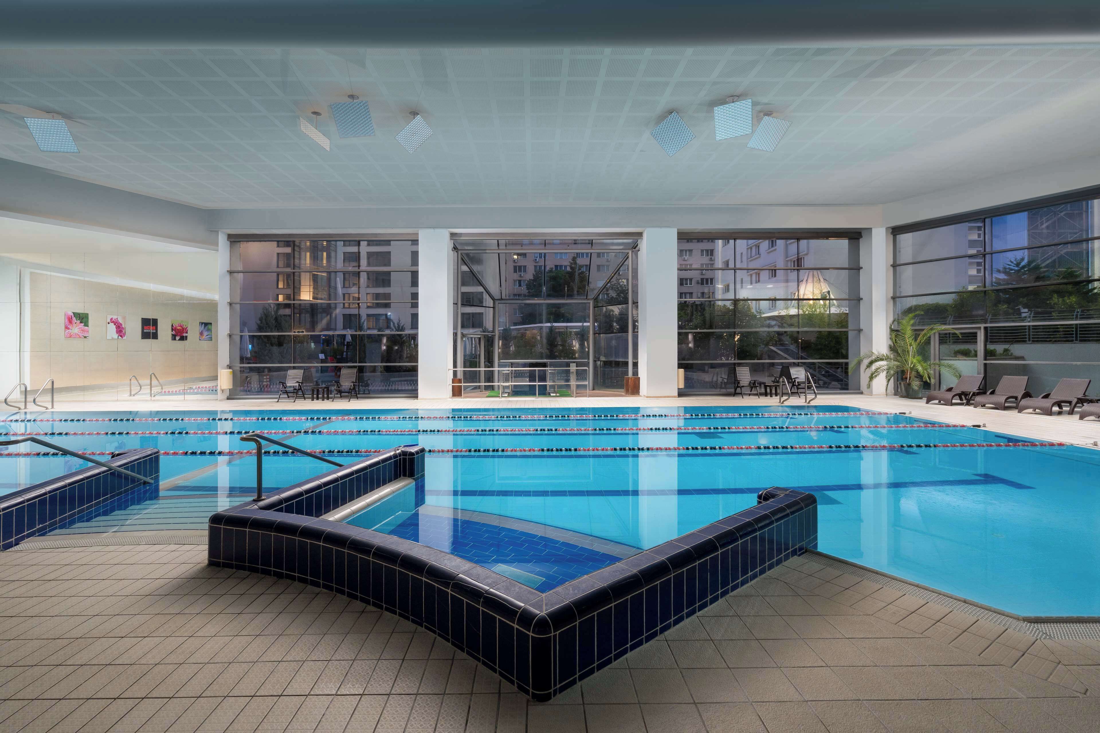 Piscine couverte, piscine extérieure (ouverte en saison)