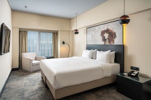 套房, 1 间卧室 (Lounge Access) | 防过敏的被褥、羽绒被、迷你吧、客房内保险箱