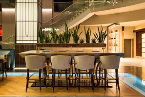 4 restaurantes; se sirven desayunos