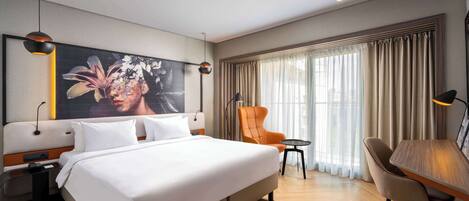 Premium Room | Hypo-allergenic bedding available, down comforters, minibar