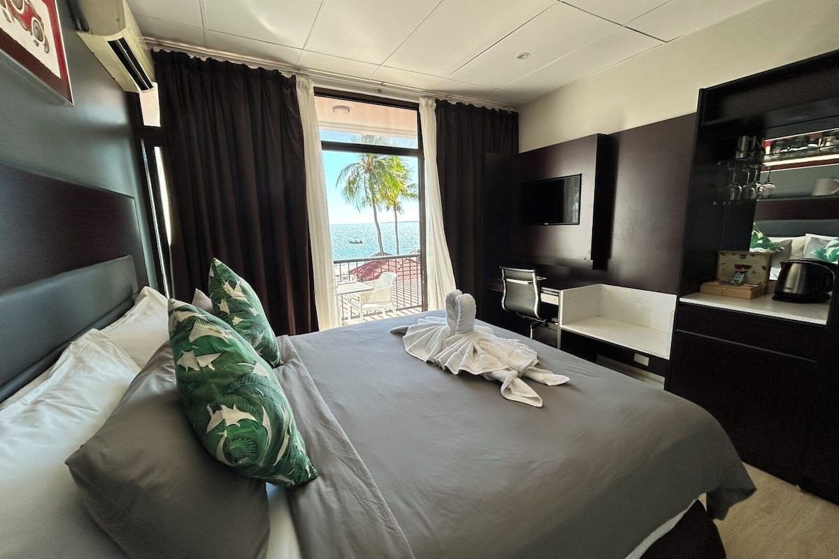 oceanfront king or twin room with balcony | 1 bedroom, soundproofing, free wifi, bed sheets