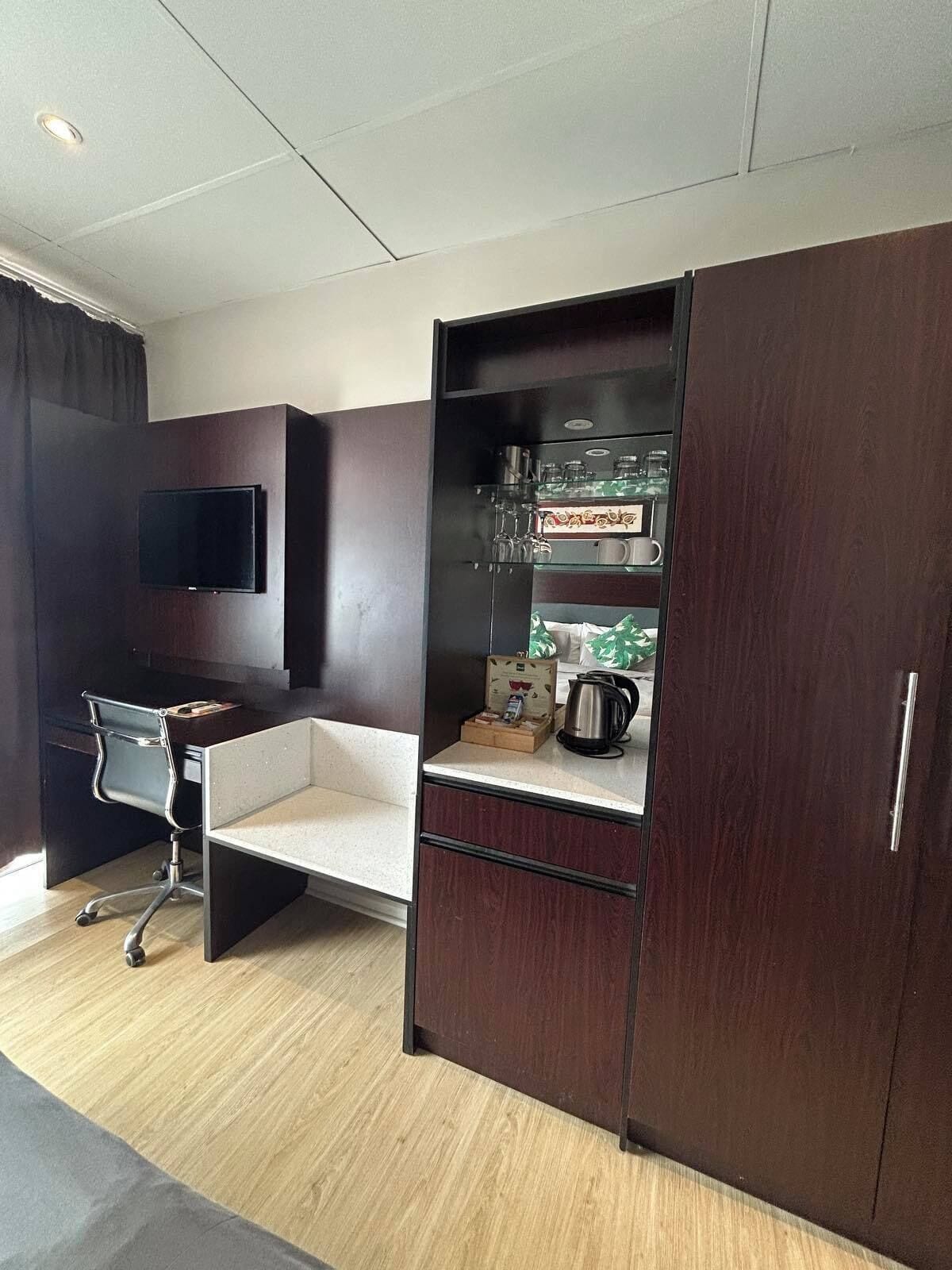 oceanfront king or twin room with balcony | 1 bedroom, soundproofing, free wifi, bed sheets