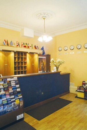 Lobby - Adare Hotel (London)