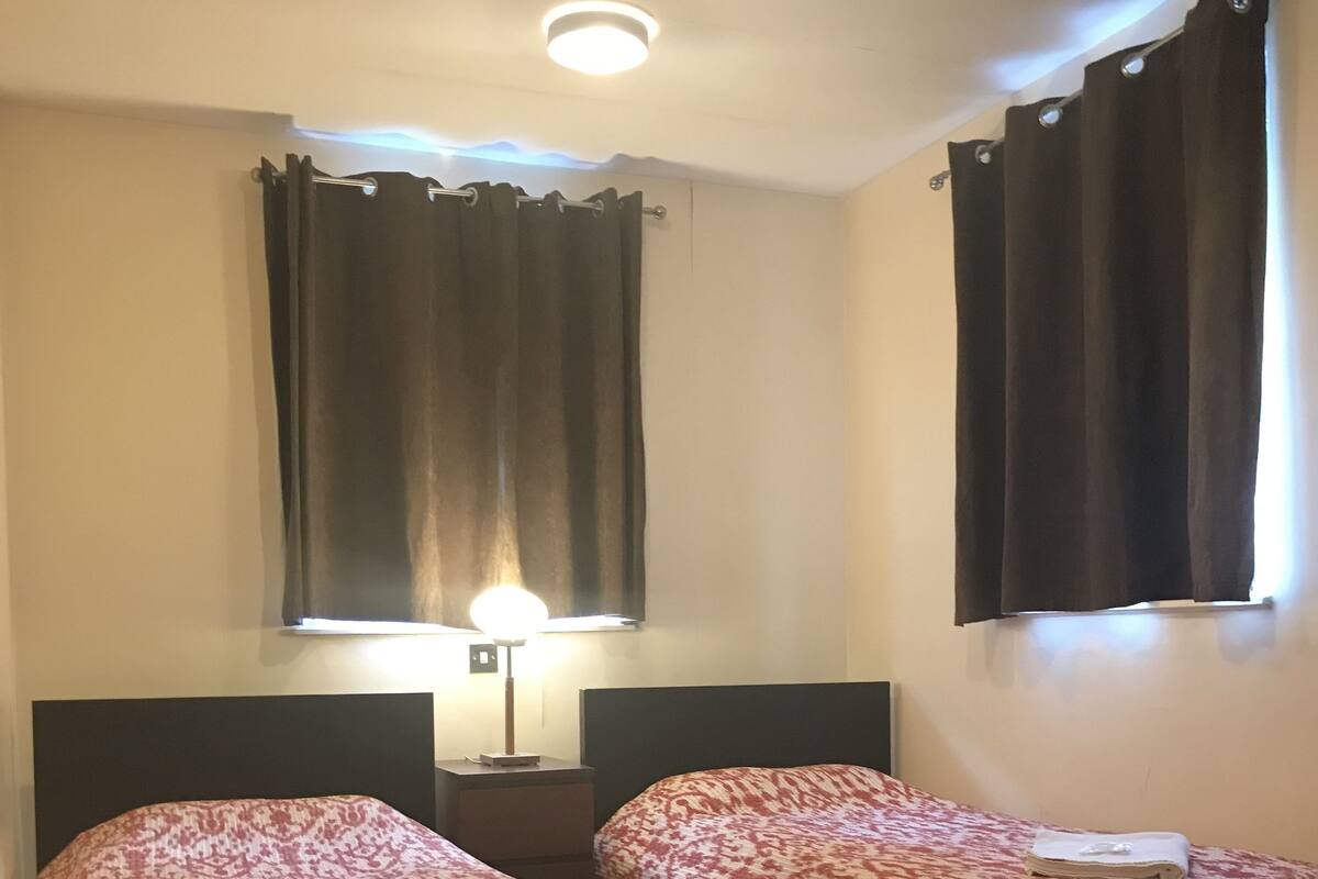 مكواة/لوح كي وواي فاي مجانًا وملاءات أسرّة