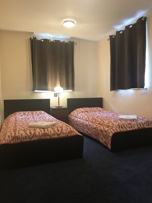 Iron/ironing board, free WiFi, bed sheets - Adare Hotel (London)