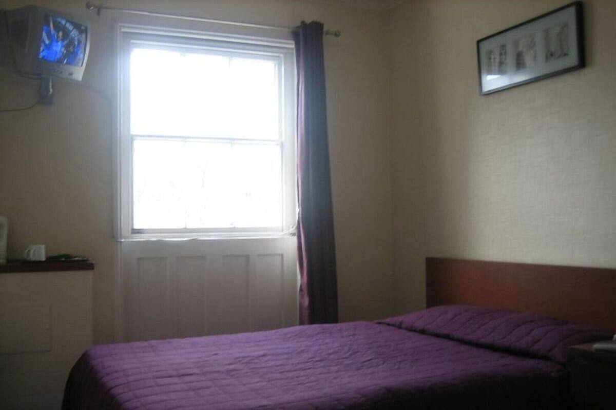 مكواة/لوح كي وواي فاي مجانًا وملاءات أسرّة