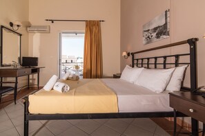 In-room safe, individually decorated, individually furnished, desk