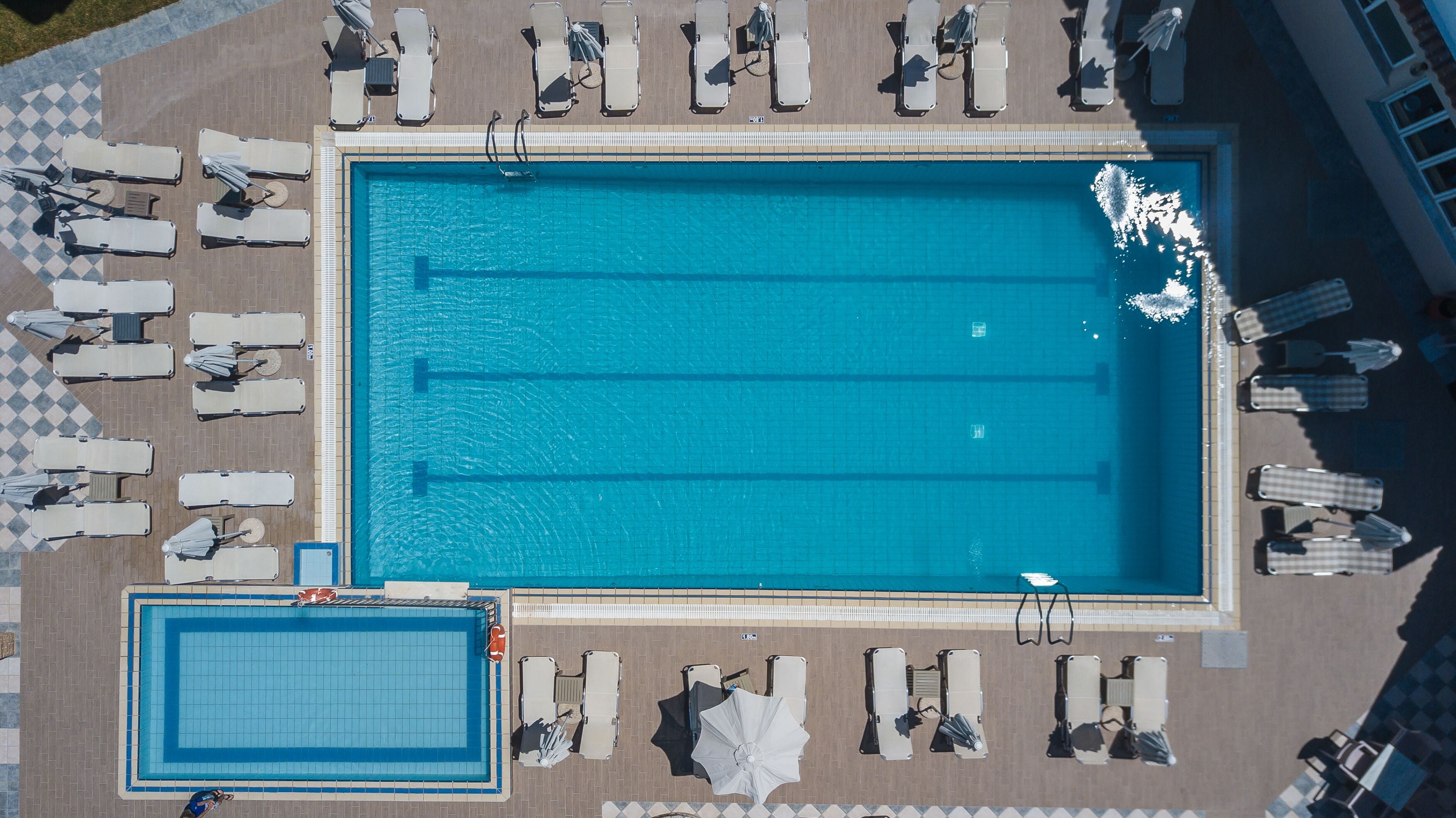 Outdoor pool, pool umbrellas, sun loungers