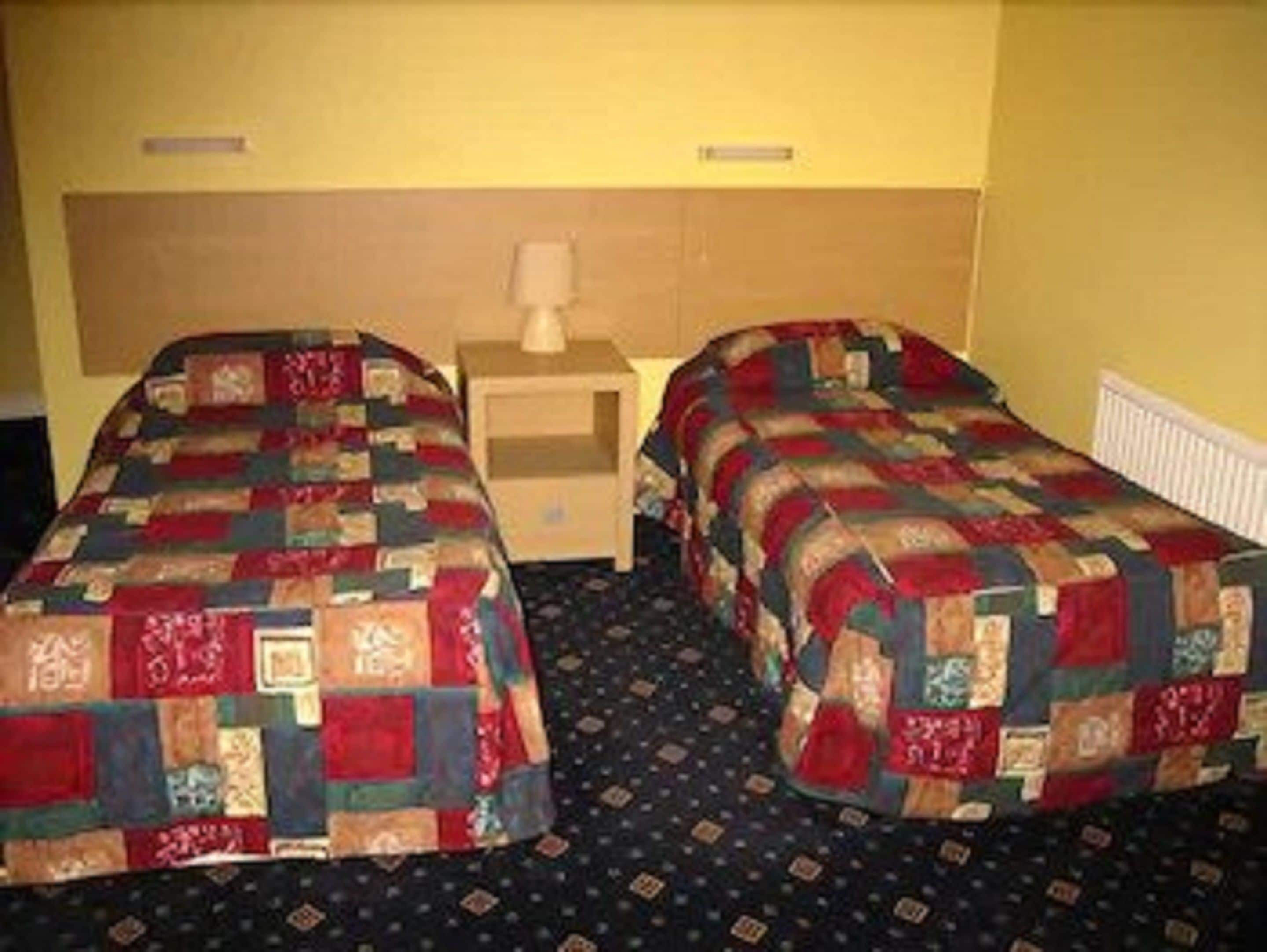 standard twin room, 2 single beds | desk, iron/ironing board, free wifi