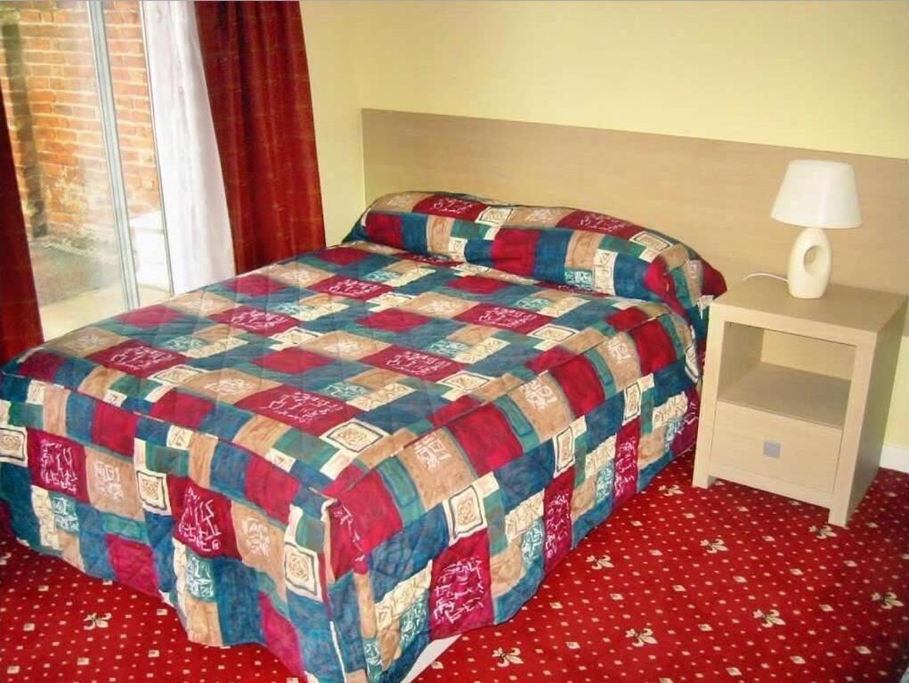 Standard Double Room | Desk, iron/ironing board, free WiFi