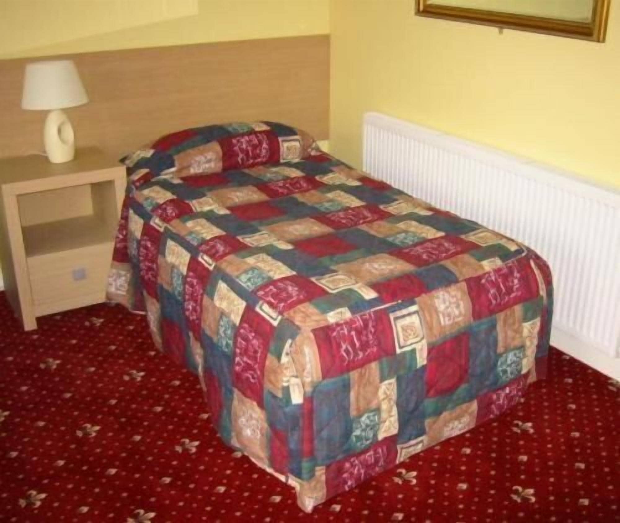 desk, iron/ironing board, free wifi