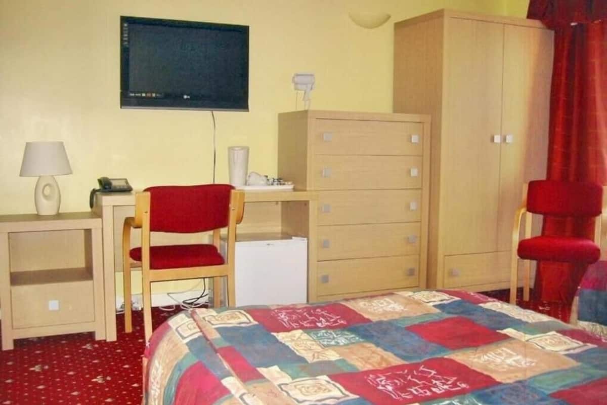 Familienzimmer | Schreibtisch, Bügeleisen/Bügelbrett, kostenloses WLAN