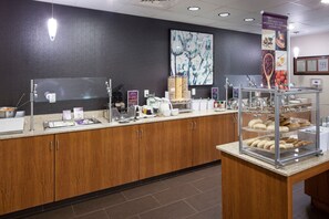 Free daily buffet breakfast - Residence Inn by Marriott Dothan (Dothan)