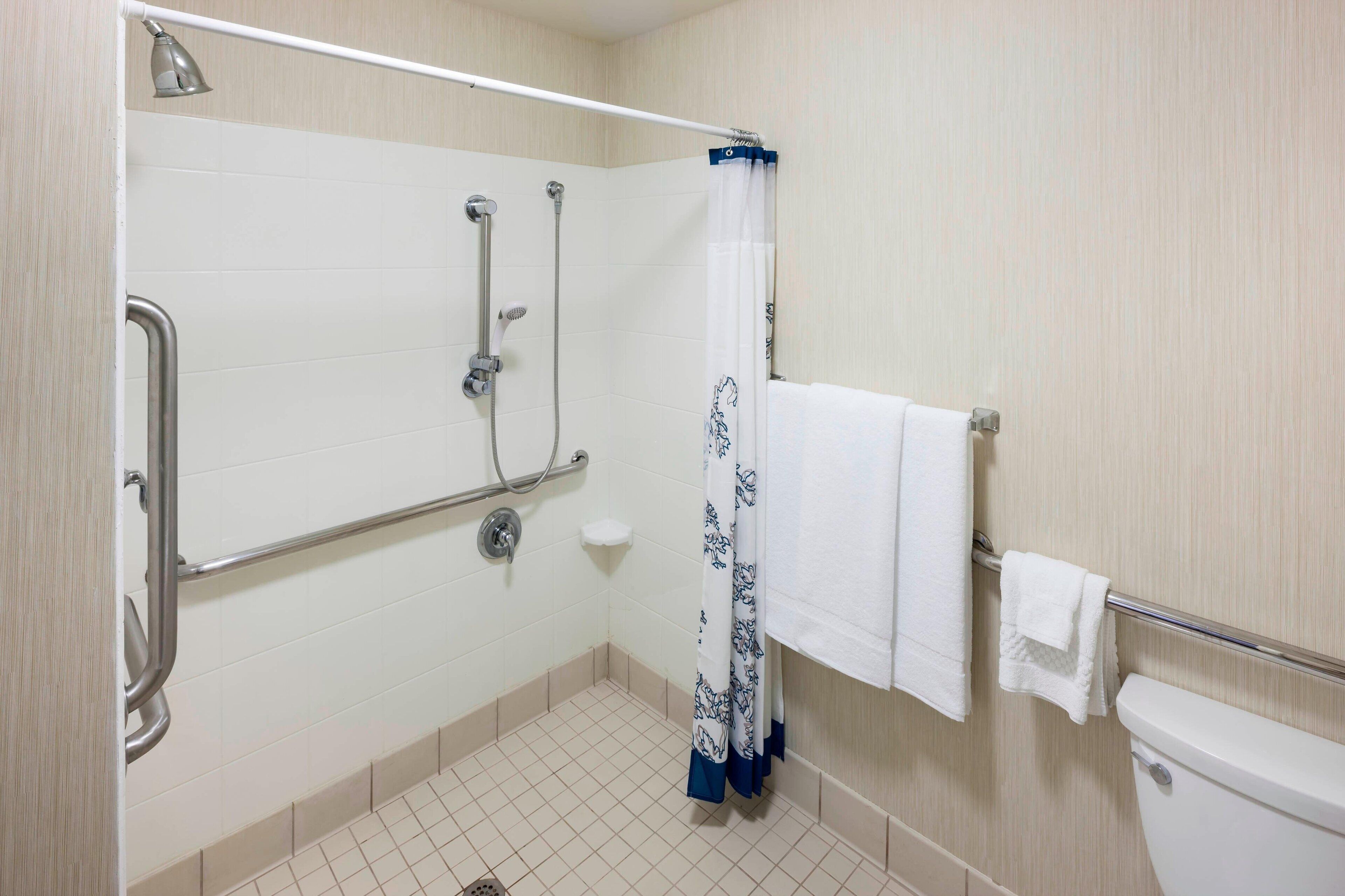 combined shower/bathtub, free toiletries, hair dryer, towels