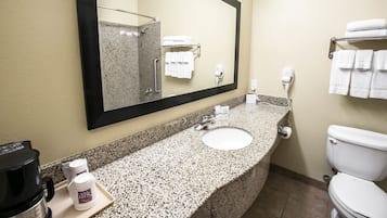 Combined shower/bathtub, free toiletries, hair dryer, towels