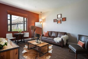 Superior Suite, 1 King Bed | Living room