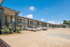 Exterior - Econo Lodge Lake Charles University Area (Lake Charles)