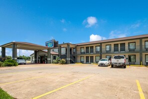 Exterior - Econo Lodge Lake Charles University Area (Lake Charles)