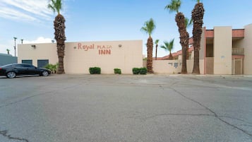 Vista frontal de la propiedad