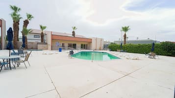 Outdoor pool, sun loungers