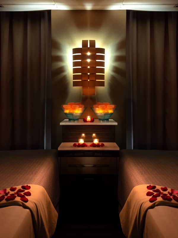 Couples treatment rooms, sauna, body treatments, aromatherapy