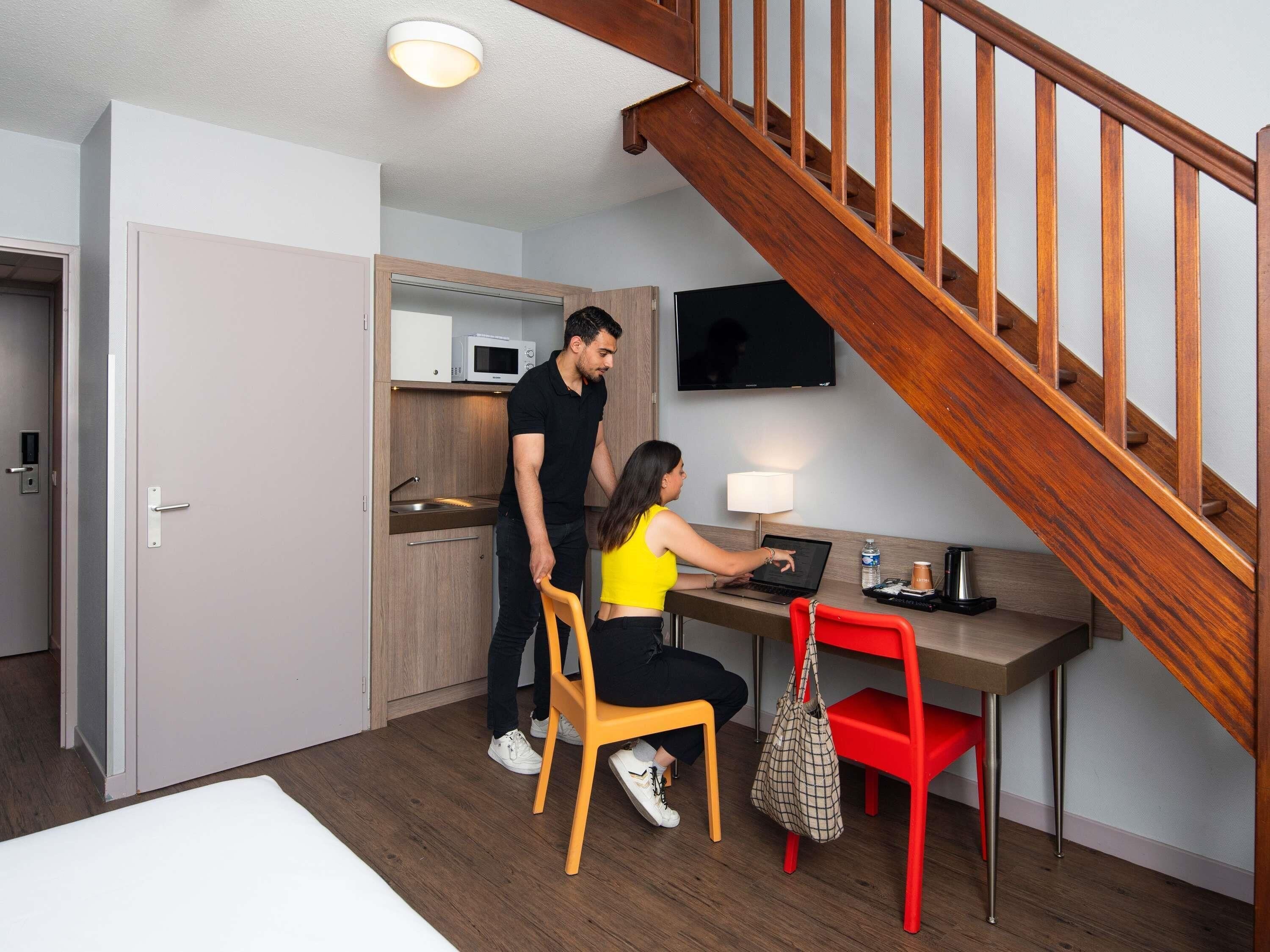 Estudi (3 people) | Roba de llit d'alta qualitat, escriptori i habitacions insonoritzades 