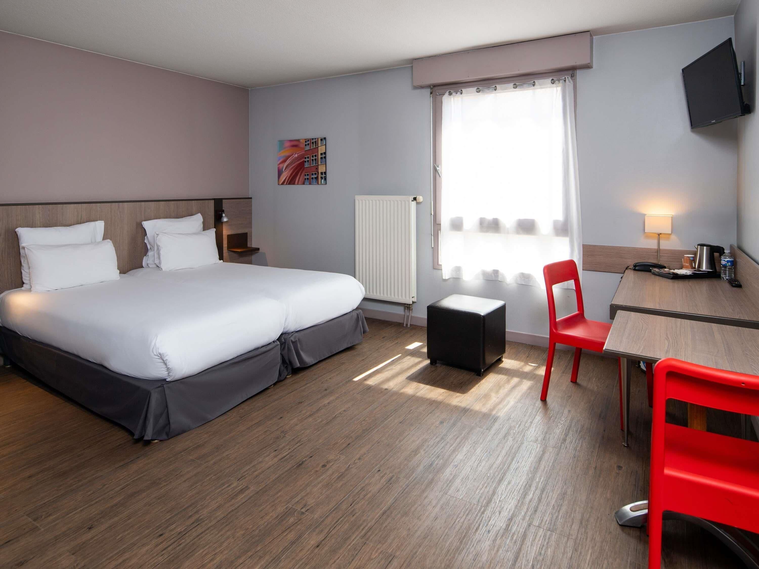 Estudi clàssic, 2 llits individuals | Roba de llit d'alta qualitat, escriptori i habitacions insonoritzades 