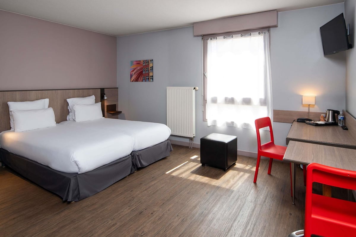 Estudio clásico, 2 camas individuales | 1 habitación, ropa de cama de alta calidad, escritorio y insonorización