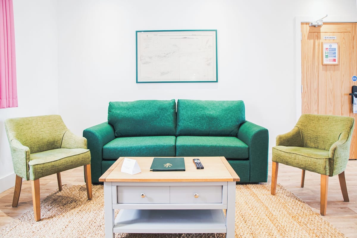 Apartment, 2 Bedrooms | Living area