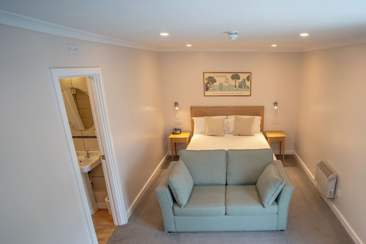 Desk, laptop workspace, iron/ironing board, free WiFi