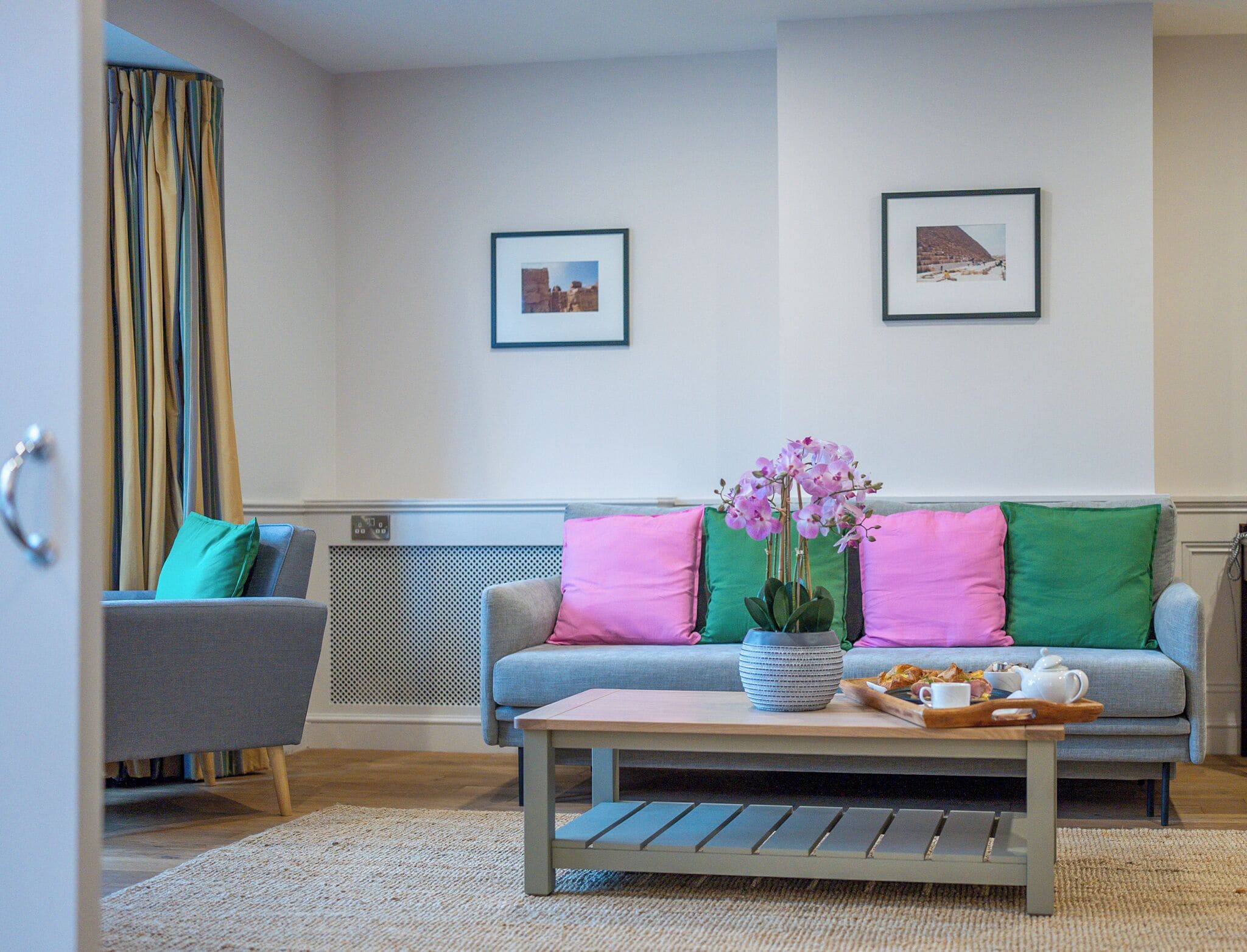 Suite, 1 King-Bett | Wohnbereich