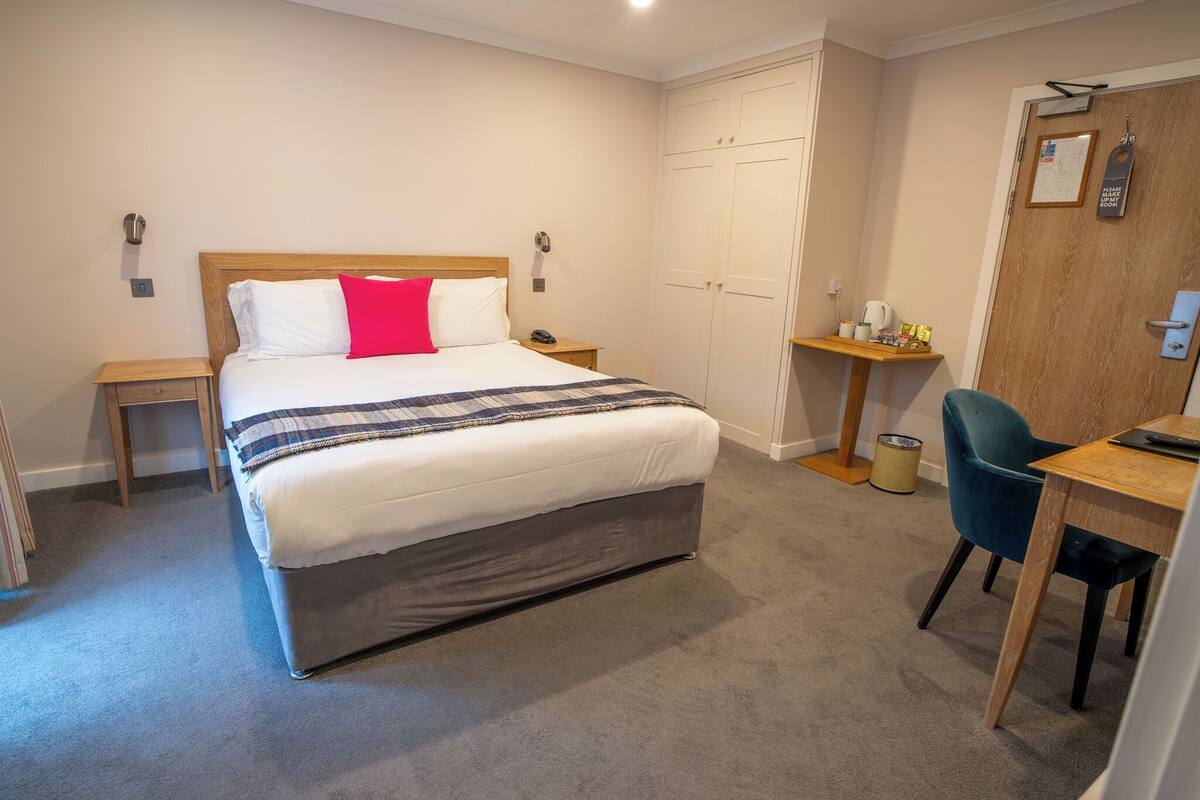 Standard Double Room, Balcony | Desk, laptop workspace, iron/ironing board, free WiFi