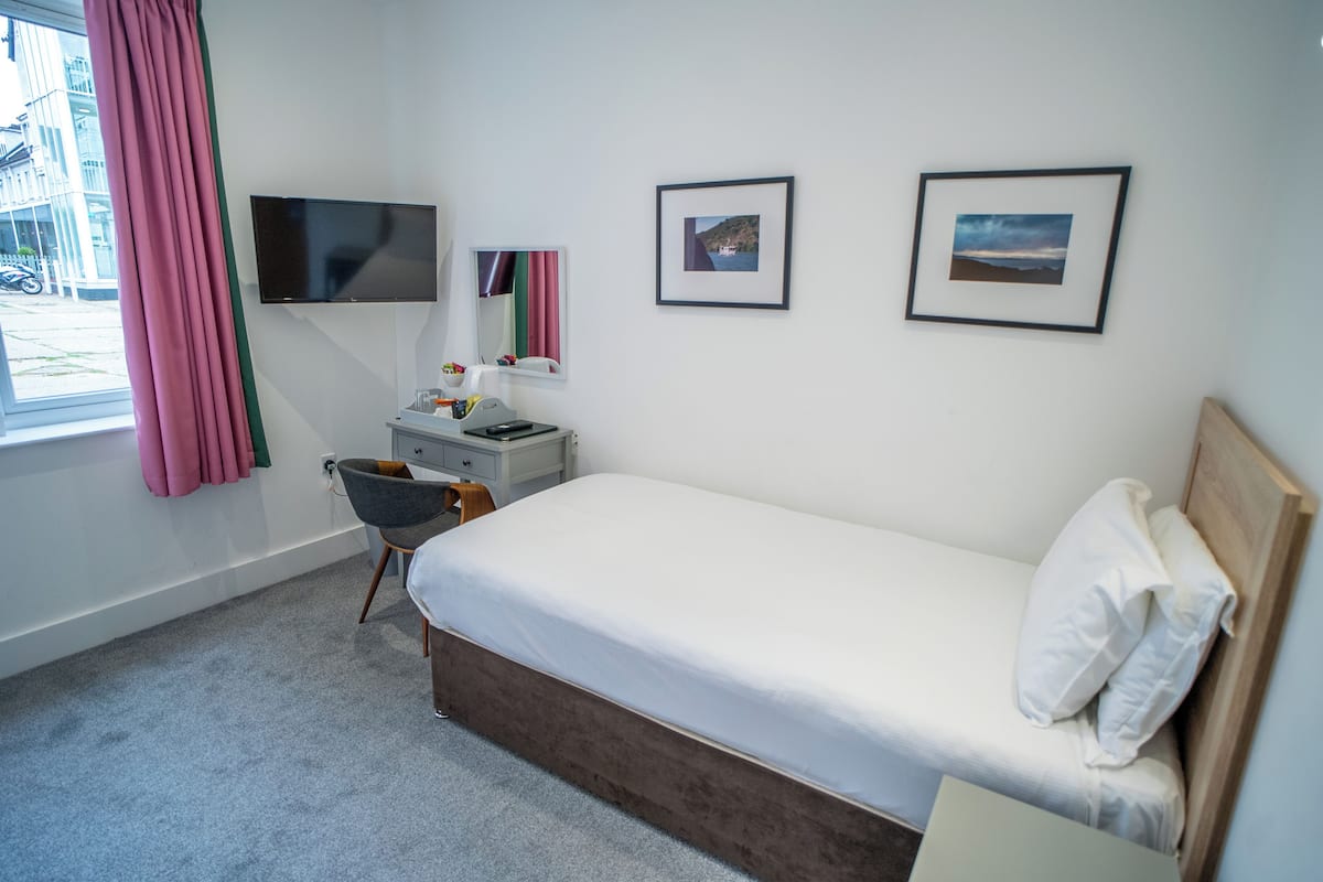 Desk, laptop workspace, iron/ironing board, free WiFi