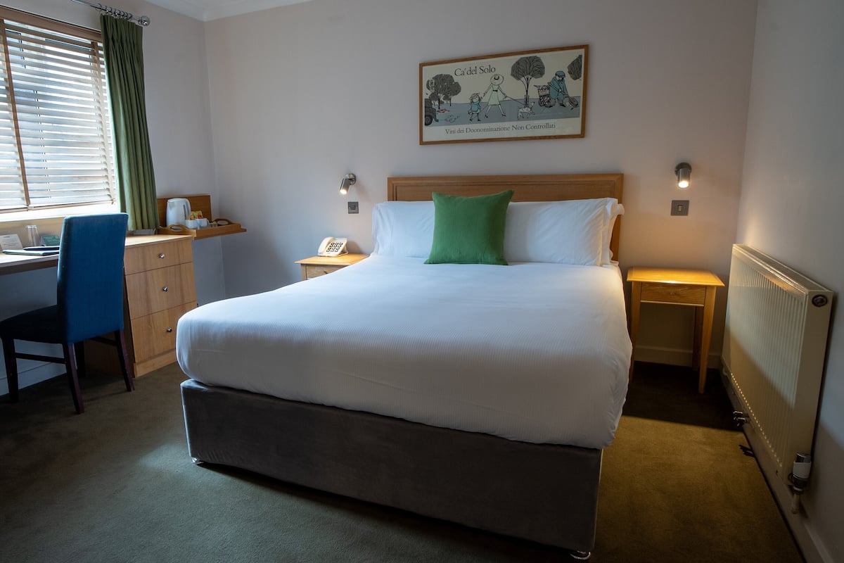 Desk, laptop workspace, iron/ironing board, free WiFi