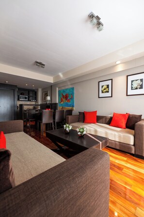 Suite de lujo, Terraza | Ropa de cama de alta calidad, edredón, camas con pillow-top y minibar 