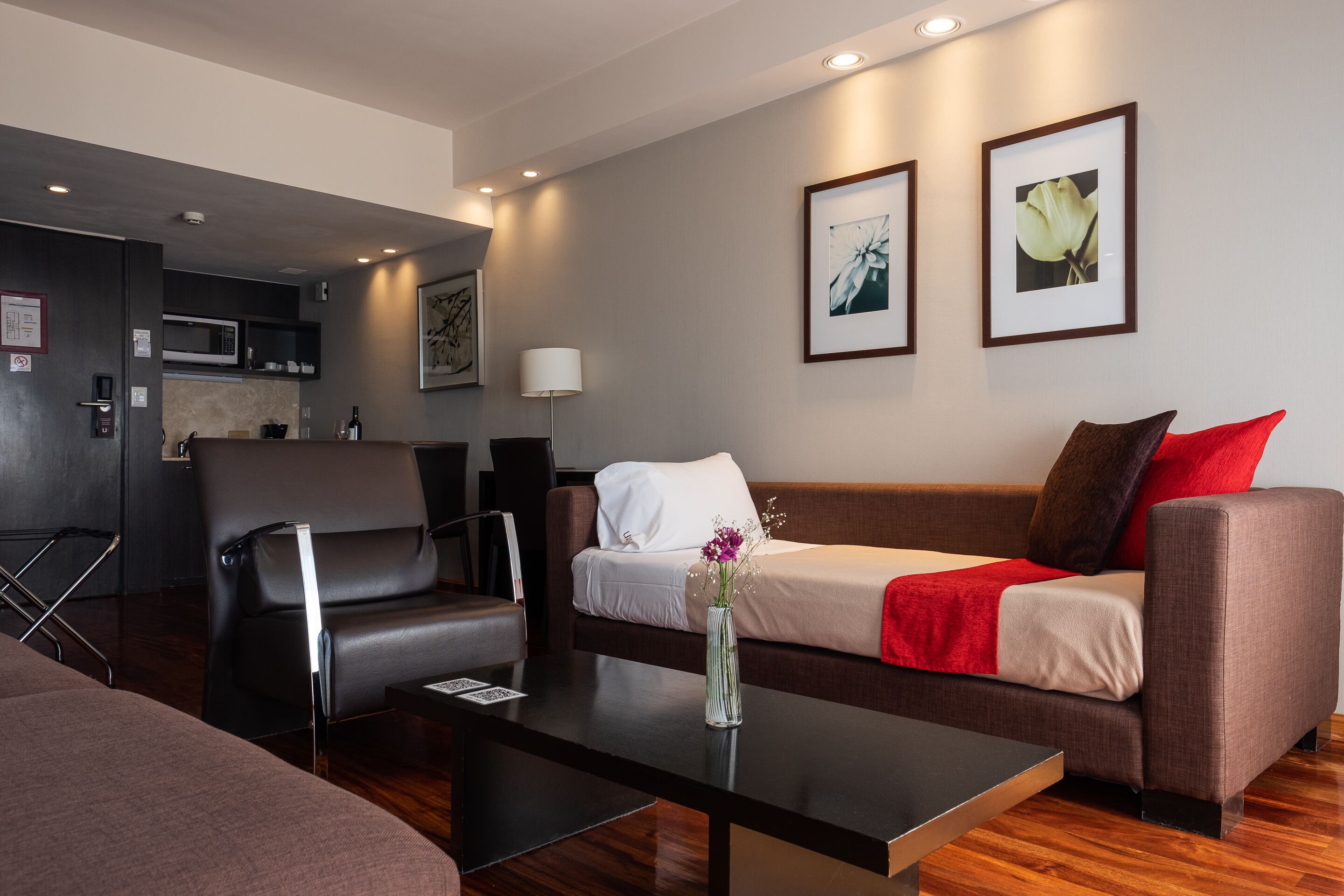 family room | 1 bedroom, premium bedding, down duvets, pillow-top beds