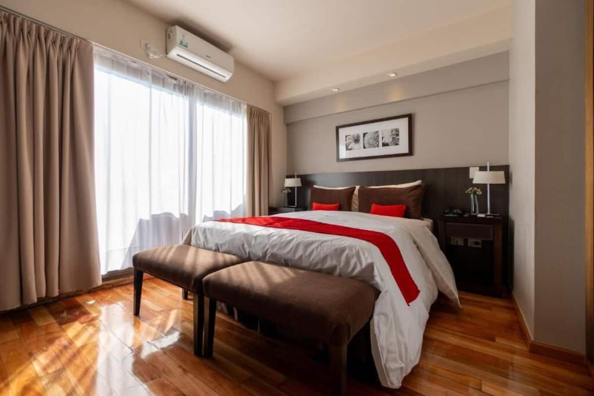 Bộ đồ giường cao cấp, chăn bông, nệm có lớp đệm bông, minibar 