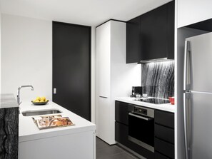 Camas con pillow-top, minibar y caja de seguridad en la habitación 