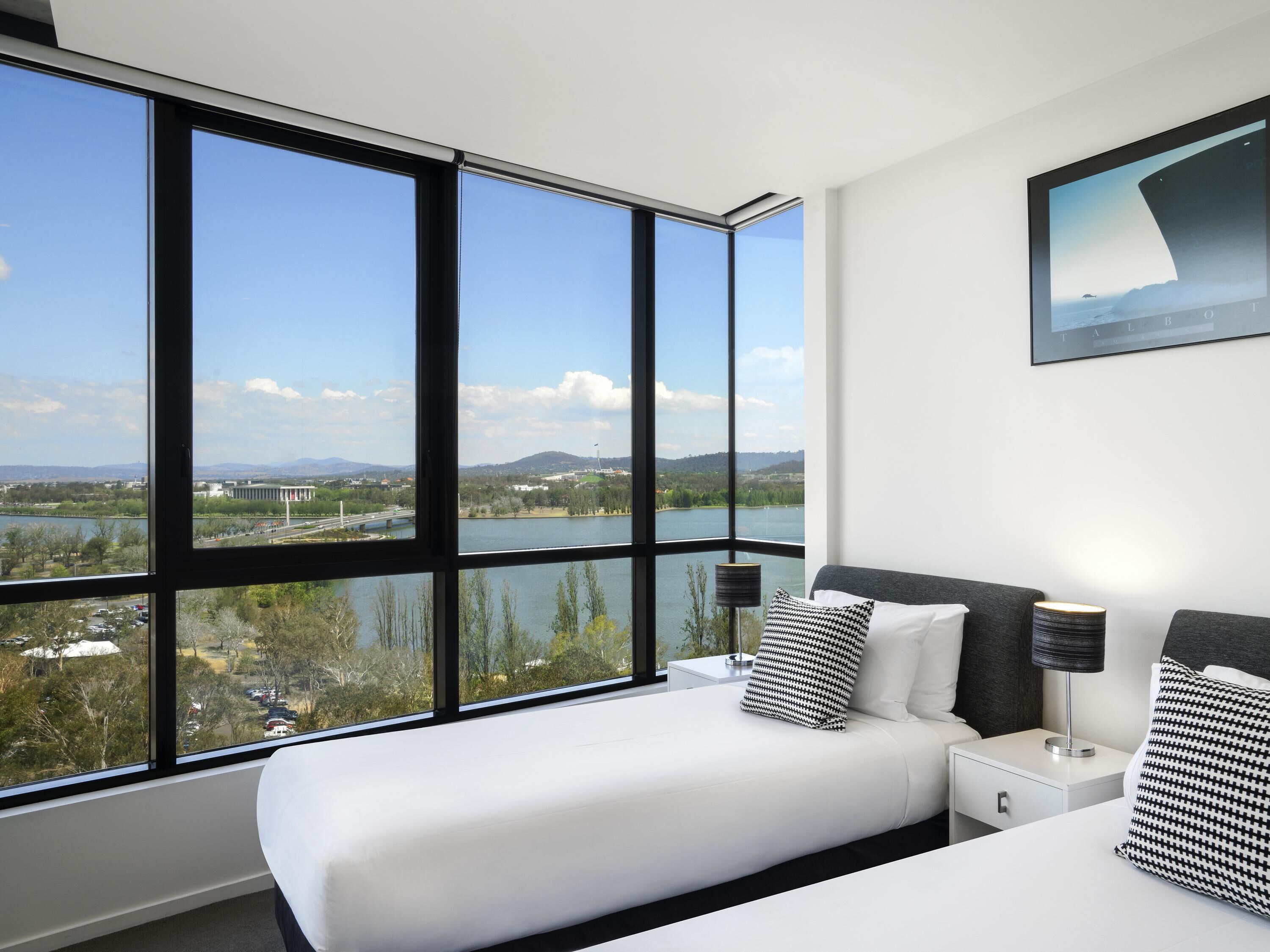 Colchones con pillow-top, minibar y caja de seguridad en la habitación 