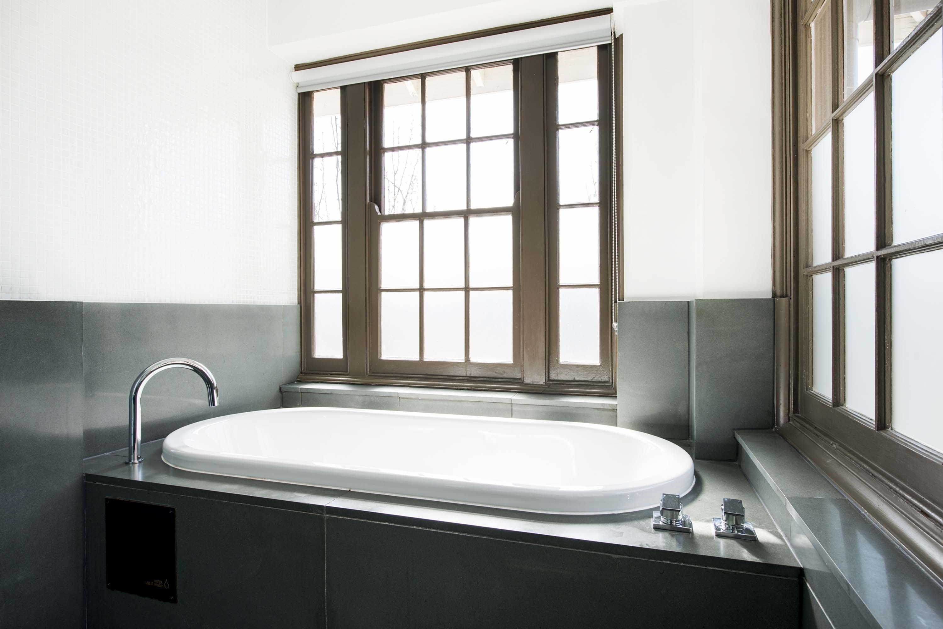 peppers suite | bathroom | shower, rainfall showerhead, free toiletries, hair dryer