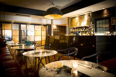 Daily buffet breakfast (AUD 33 per person)