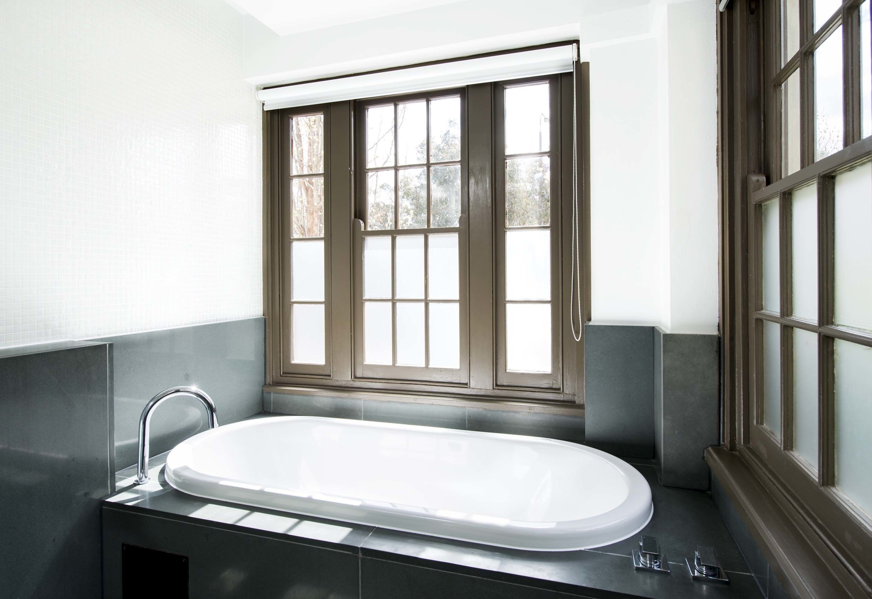 shower, rainfall showerhead, free toiletries, hair dryer