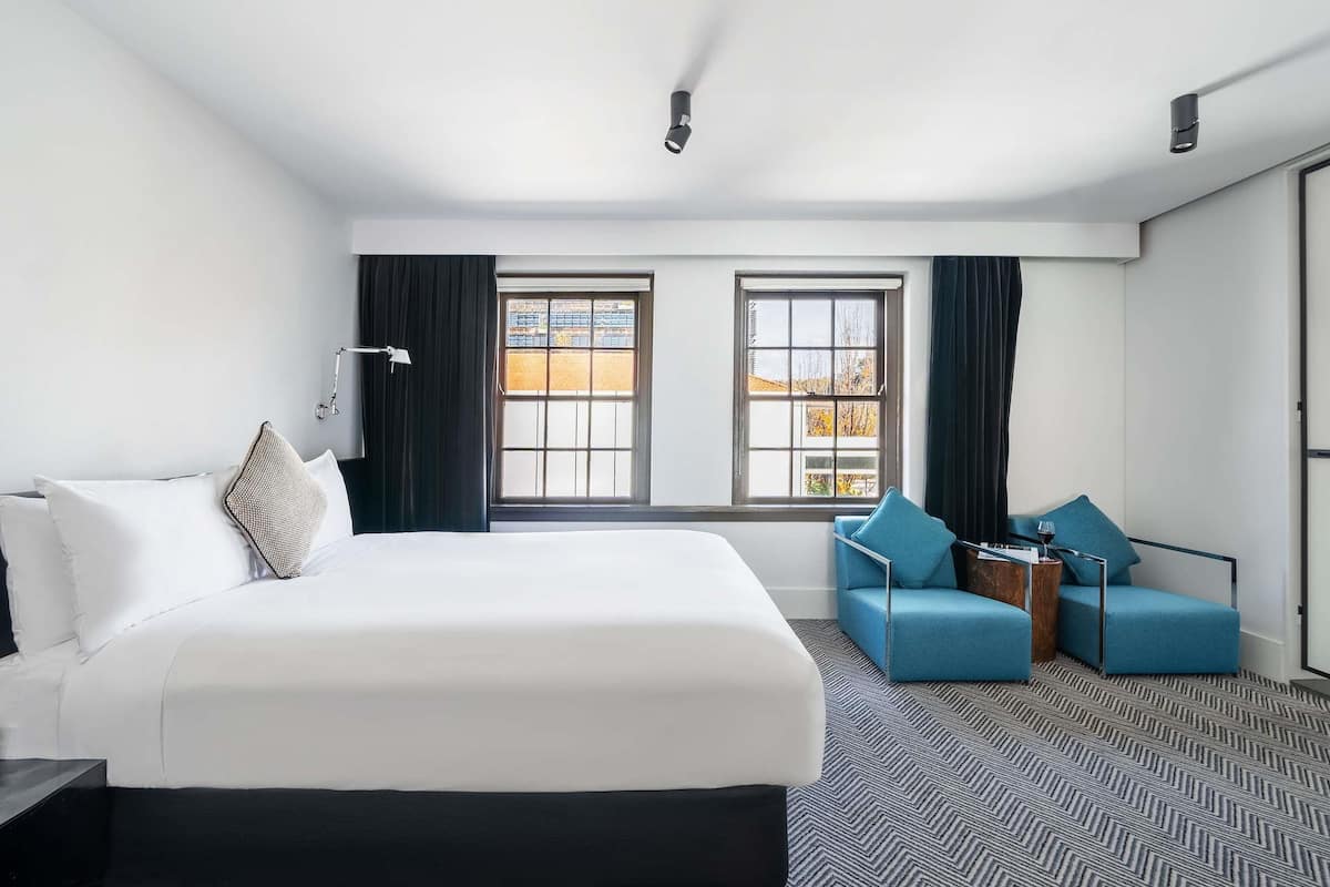 Standard Room, 1 Queen Bed, Bathtub