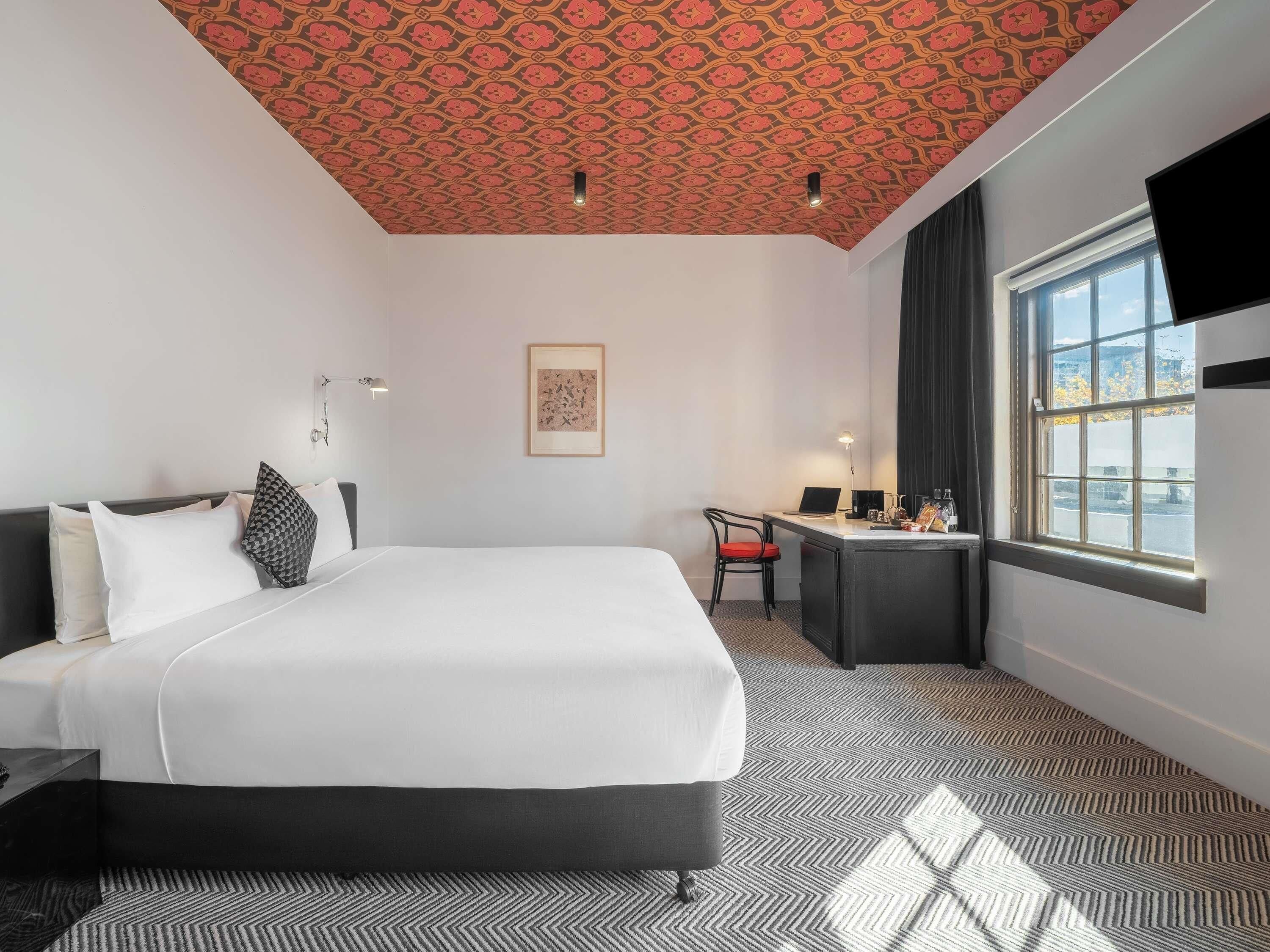 Colchones con pillow-top, minibar y caja de seguridad en la habitación 