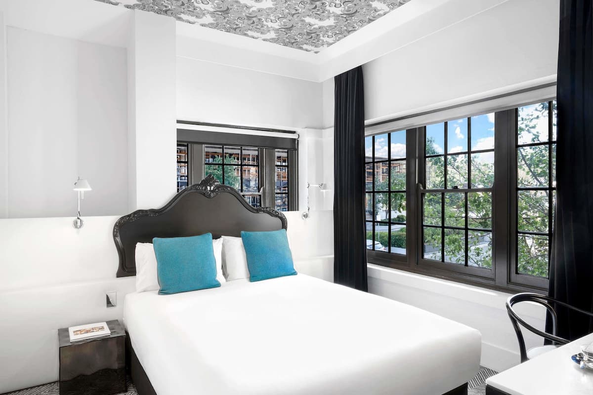 Peppers Petite | Pillowtop beds, minibar, in-room safe, desk