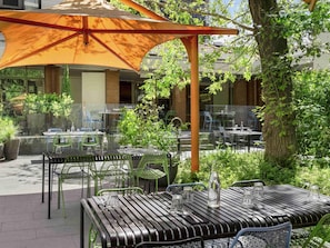 Breakfast, lunch, dinner served; Italian cuisine, alfresco dining
